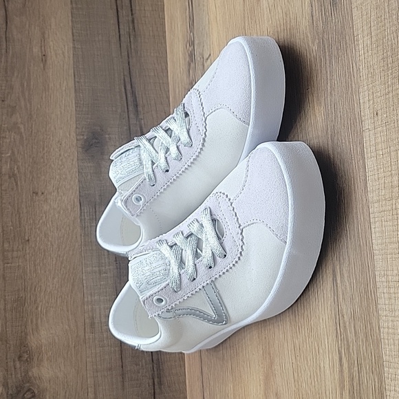 Van's Sport Low Brand new in the box authentic uper leather. - Picture 11 of 14